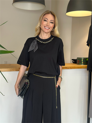 Fular Zincir Detaylı Siyah Tshirt Askı0016