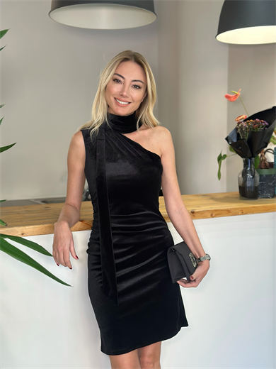 Kadife Siyah Boyun Detaylı Elbise Askı00297