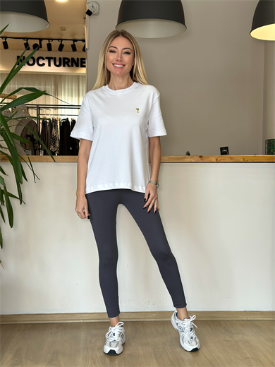 Marka Model Beyaz Tshirt Askı0077