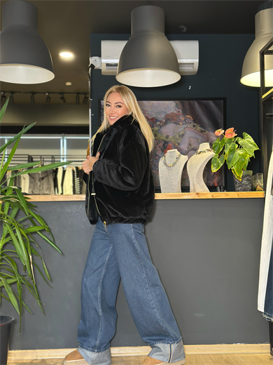 Marka Model Kapüşonlu Siyah Kısa Mont