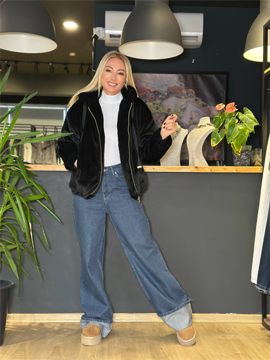 Marka Model Kapüşonlu Siyah Kısa Mont