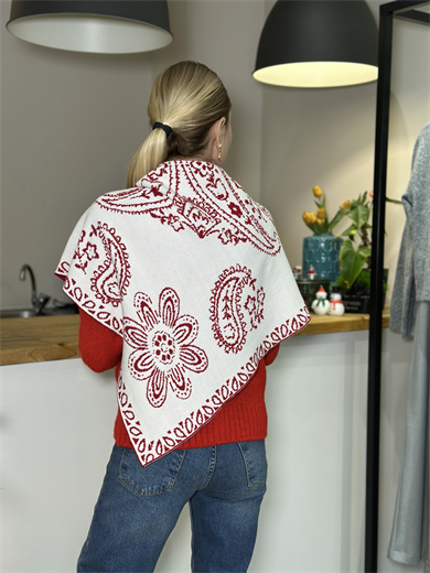 Marka Model Kırmızı Beyaz Şal Askı00452