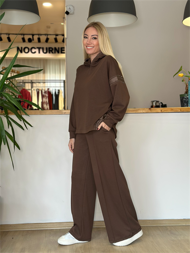 Marka Model Taş Detaylı Kahve Takım Askı320