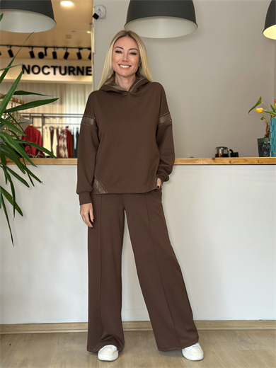 Marka Model Taş Detaylı Kahve Takım Askı320