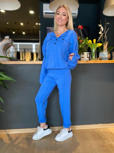 Mavi Düğme Detaylı. Triko Takım