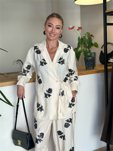 Paris İşlemeli Takım