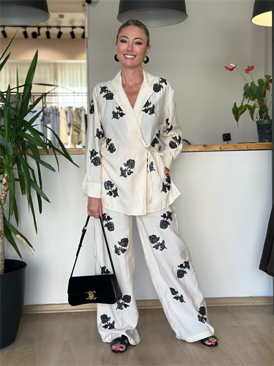 Paris İşlemeli Takım