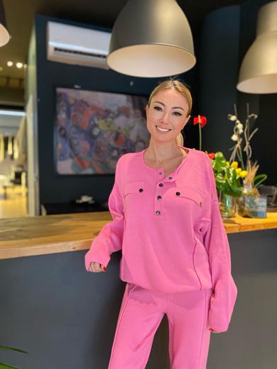 Pembe Düğme Detaylı Triko Takım