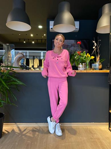 Pembe Düğme Detaylı Triko Takım