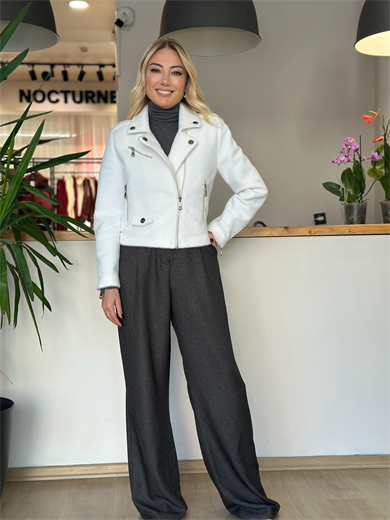 Tay Tüyü Beyaz Kısa Kaban Askı00262