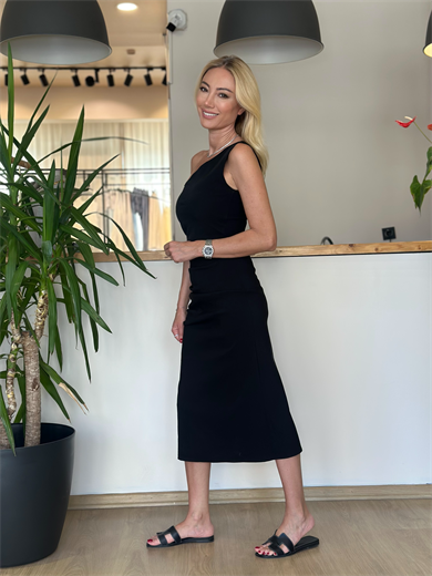 Tek Omuz Drapeli Siyah Elbise