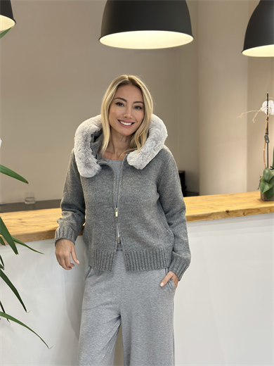 Victoria Tüylü Hırka Askı00460