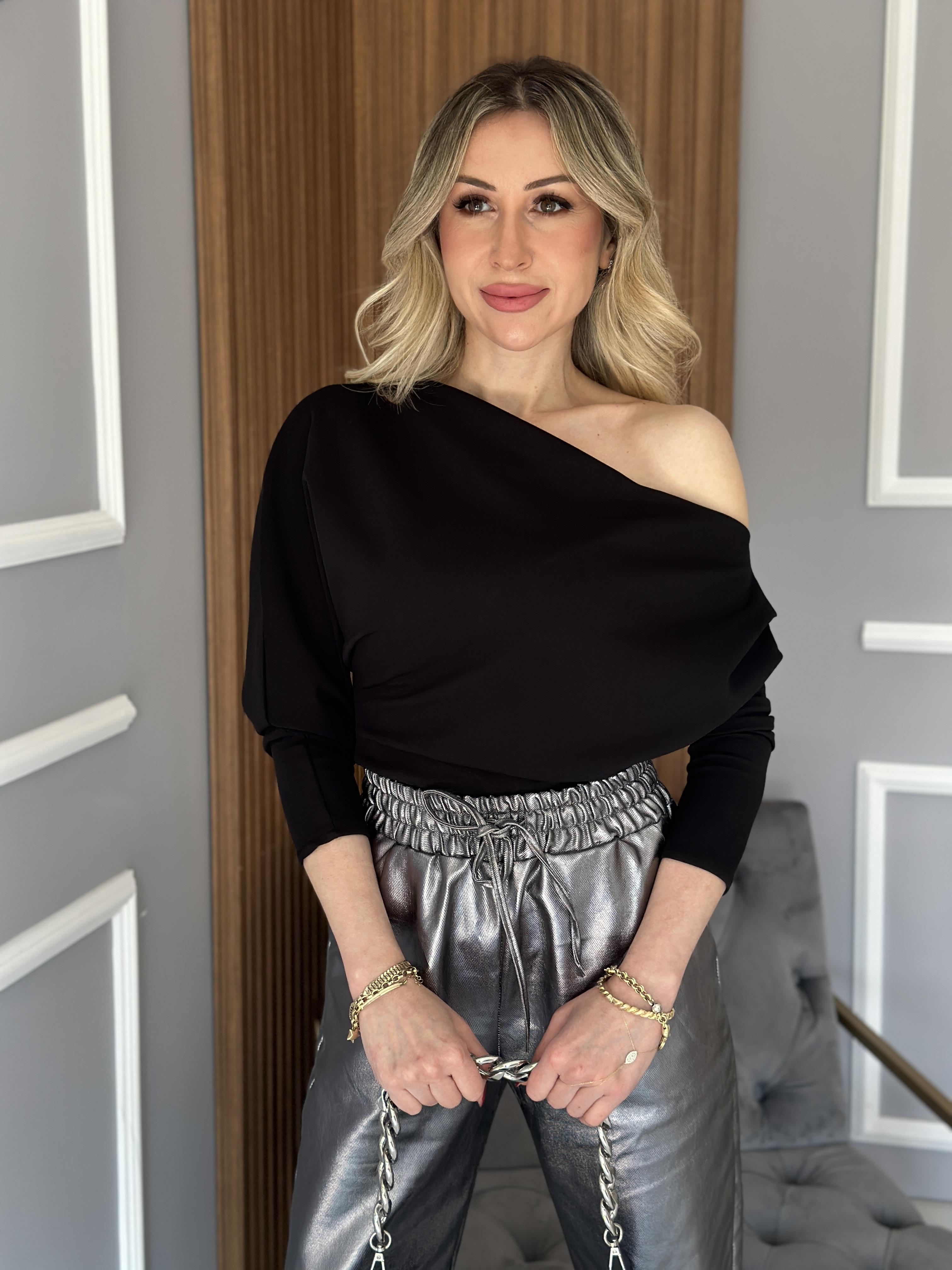 Bluz Omuz Detaylı Siyah