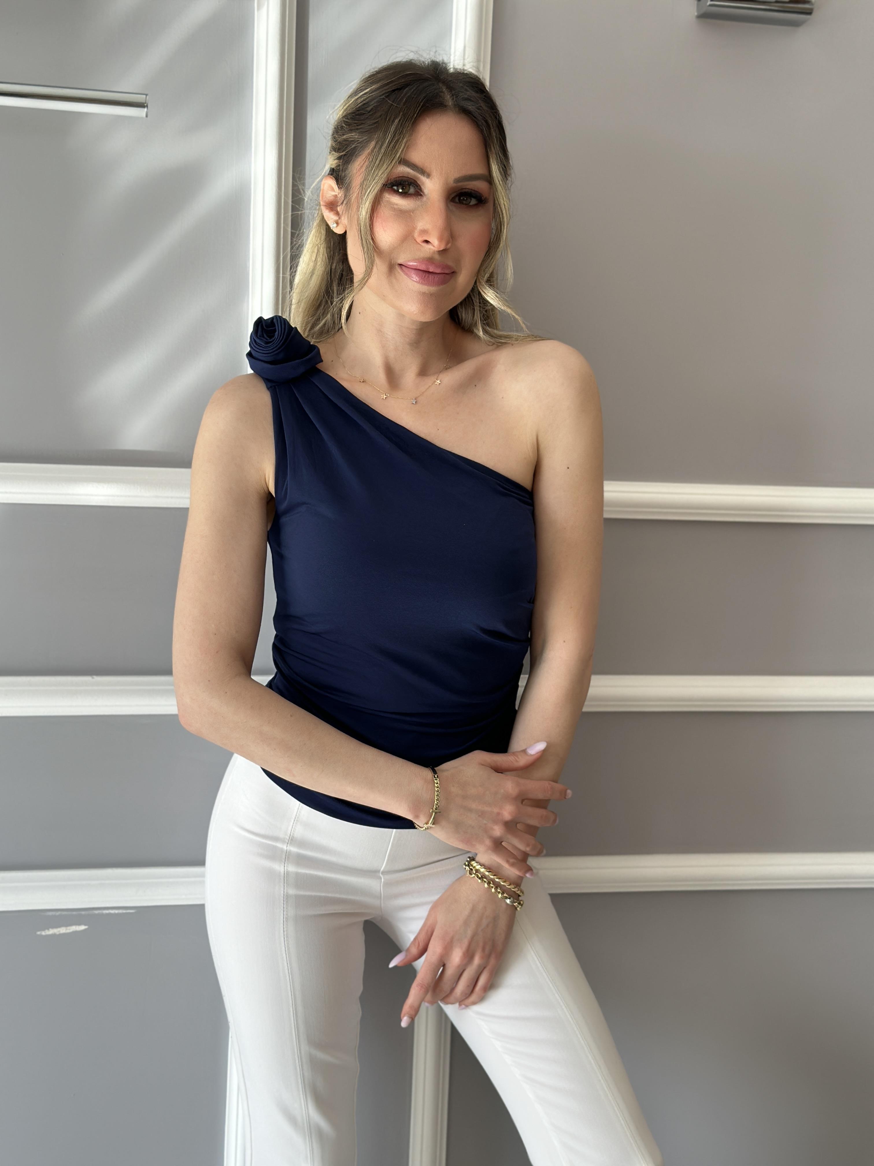 Bluz Premium Gül Detaylı Tek Omuz Lacivert