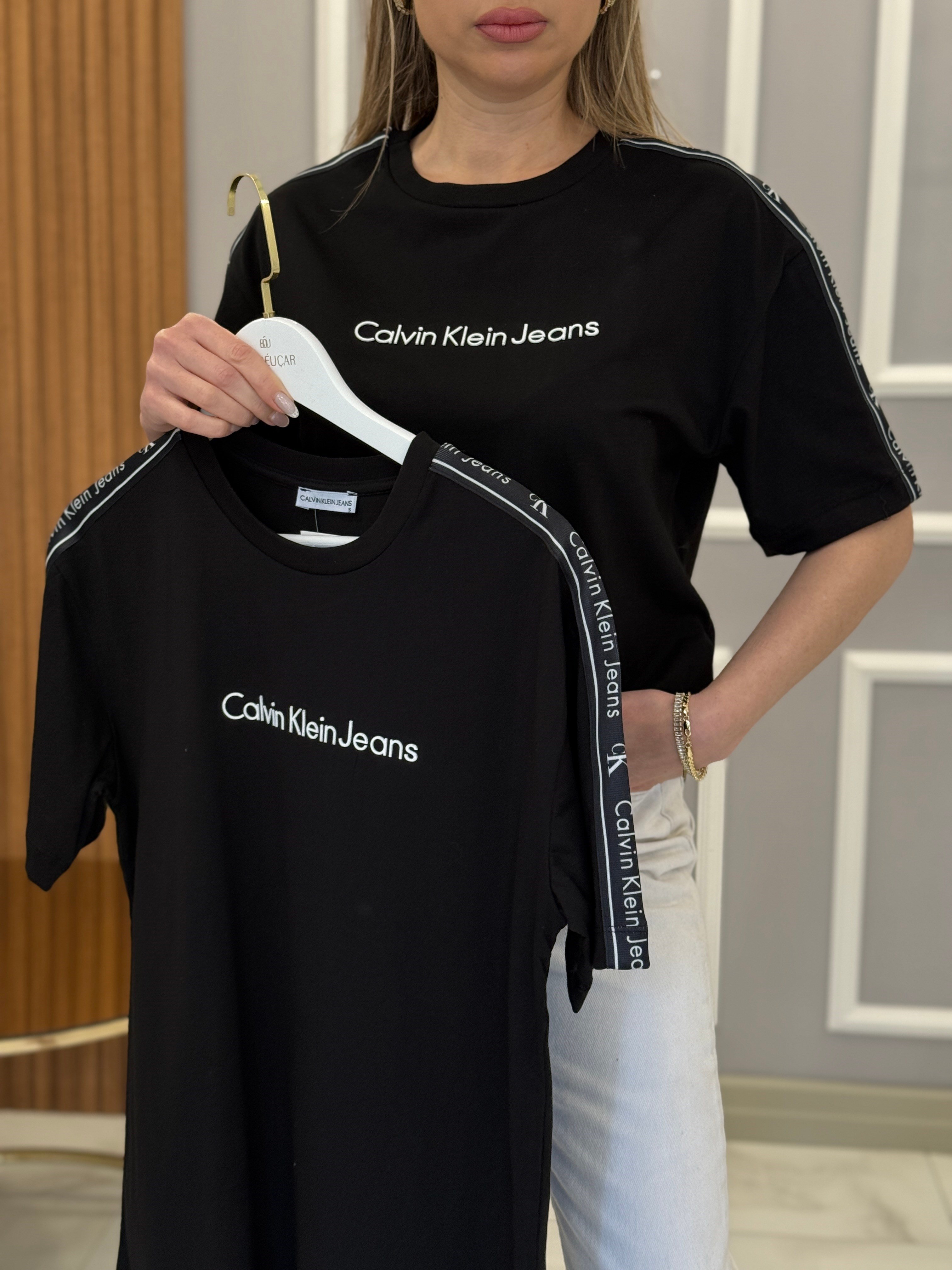 Cn Kol Detaylı Premium Siyah Tişört 