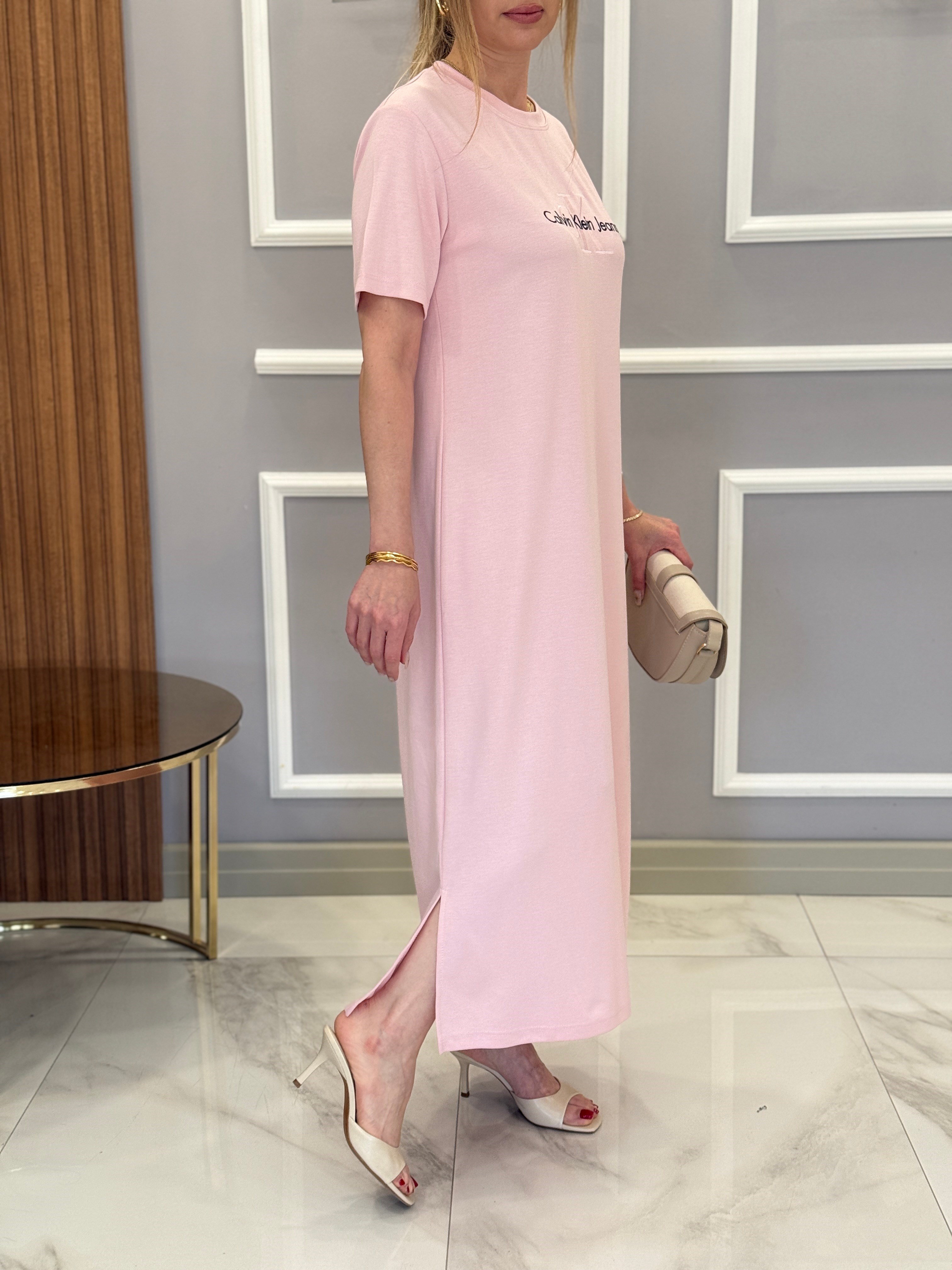 CN Premium Modal Kumaş Nakış Yazılı İki Yırtmaçlı Boyu 120 cm Pembe Elbise 