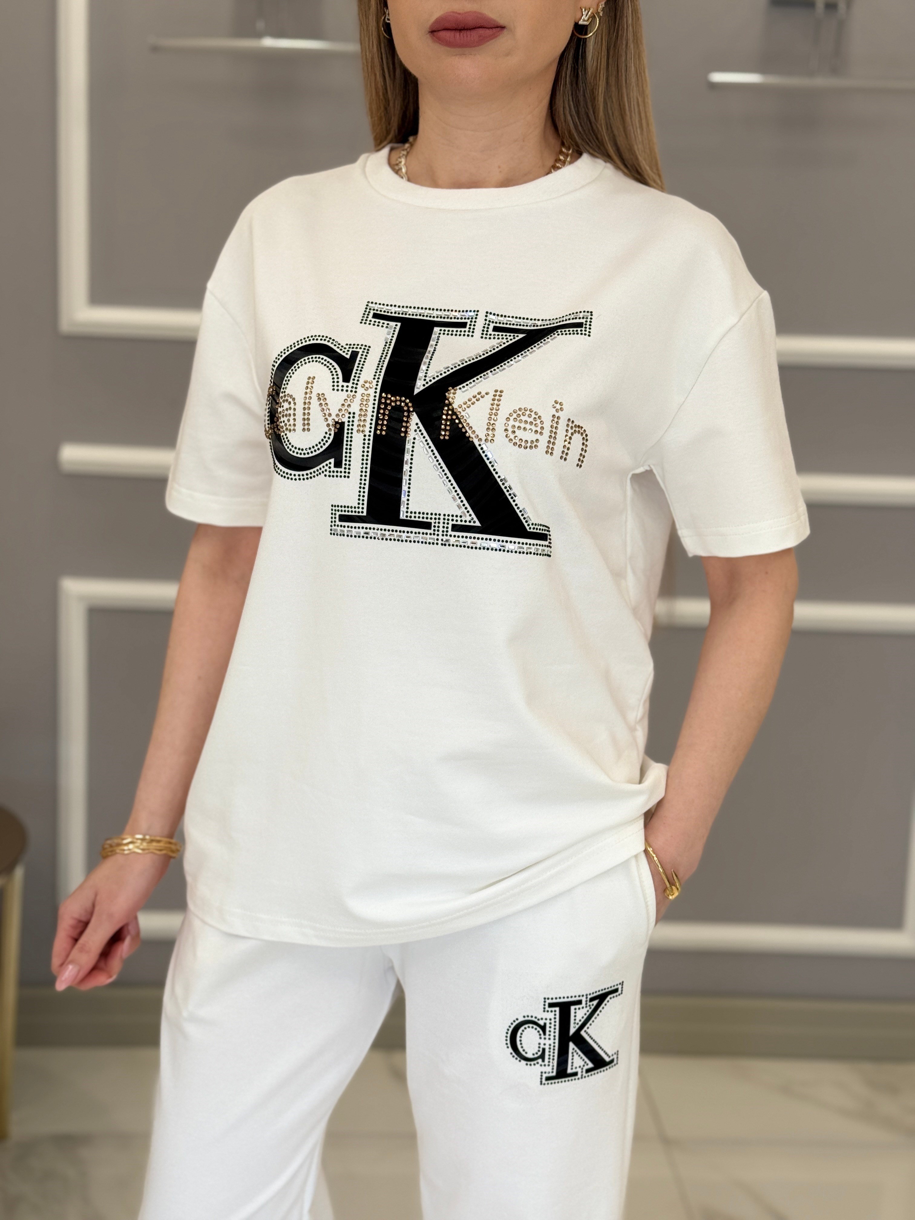 Cn Premium Yazısı Deri Detaylı Beyaz Takım 