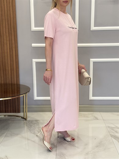CN Premium Modal Kumaş Nakış Yazılı İki Yırtmaçlı Boyu 120 cm Pembe Elbise 
