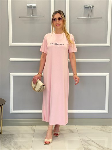 CN Premium Modal Kumaş Nakış Yazılı İki Yırtmaçlı Boyu 120 cm Pembe Elbise 