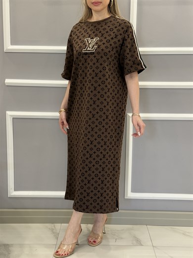 LN Premium Boyu 116cm Yandan Tek Yırtmaçlı Kendinden Desenli Oversize Kahverengi Elbise
