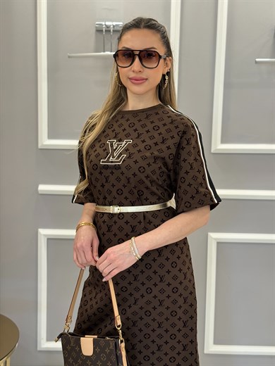 LN Premium Boyu 116cm Yandan Tek Yırtmaçlı Kendinden Desenli Oversize Kahverengi Elbise