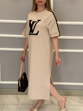 LN Premium Yazı Detaylı  Boyu 116cm Yandan Tek Yırtmaçlı Elbise Vizon