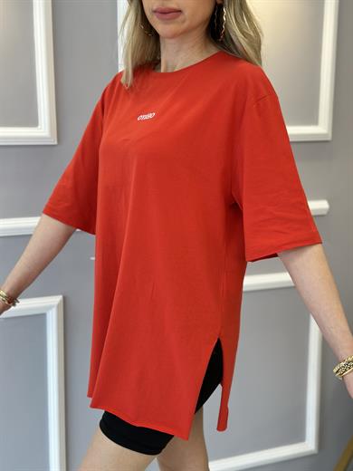Oys T-shirt Oversize Yandan Yırtmaçlı Kırmızı