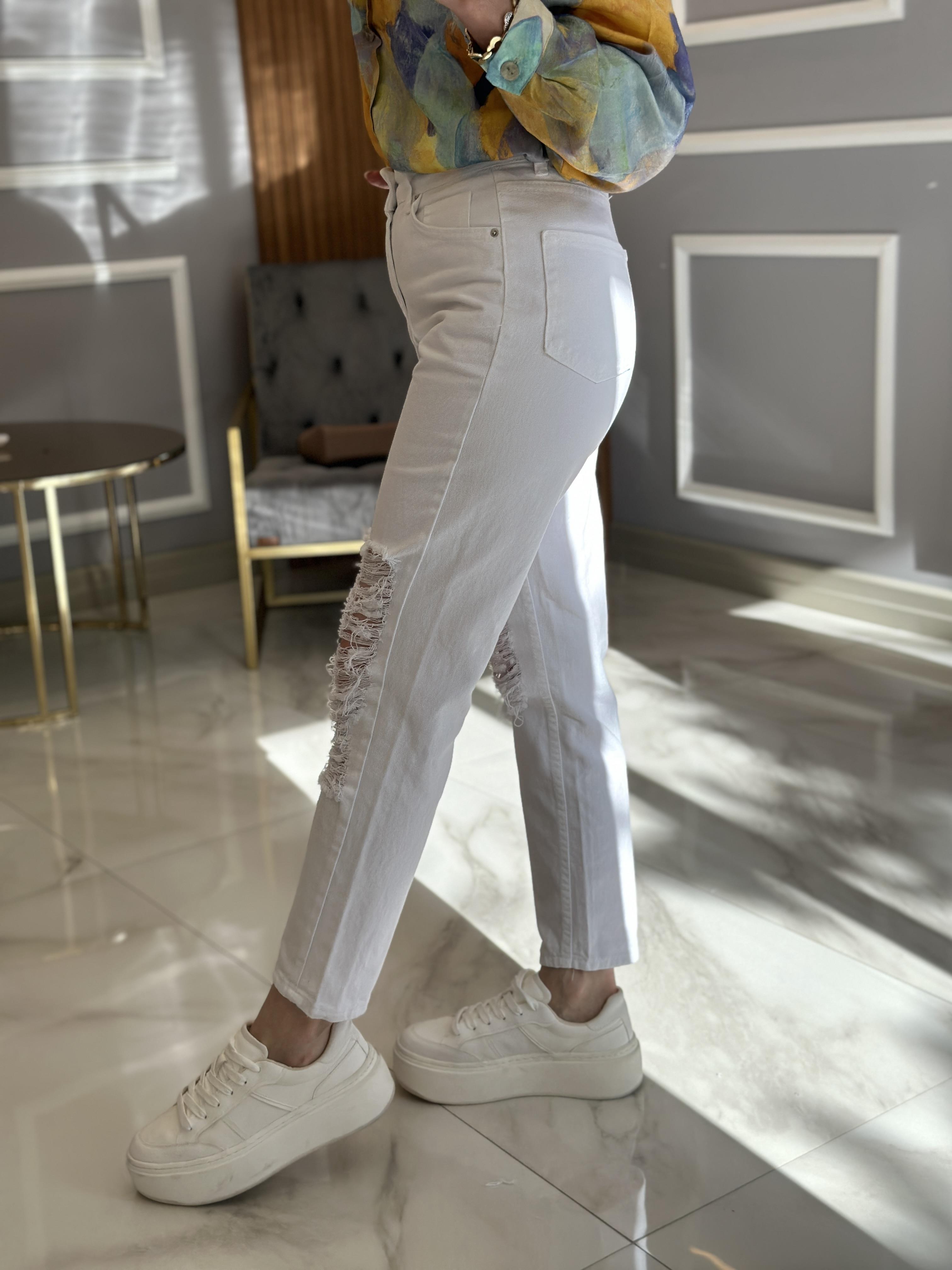 Jeans Mom Yırtık Detaylı Beyaz