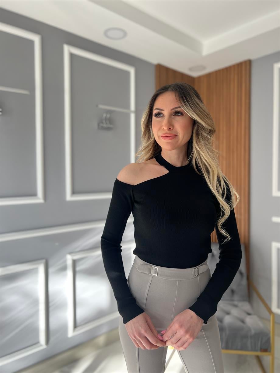 Omuz Detaylı Poly Kazak Siyah