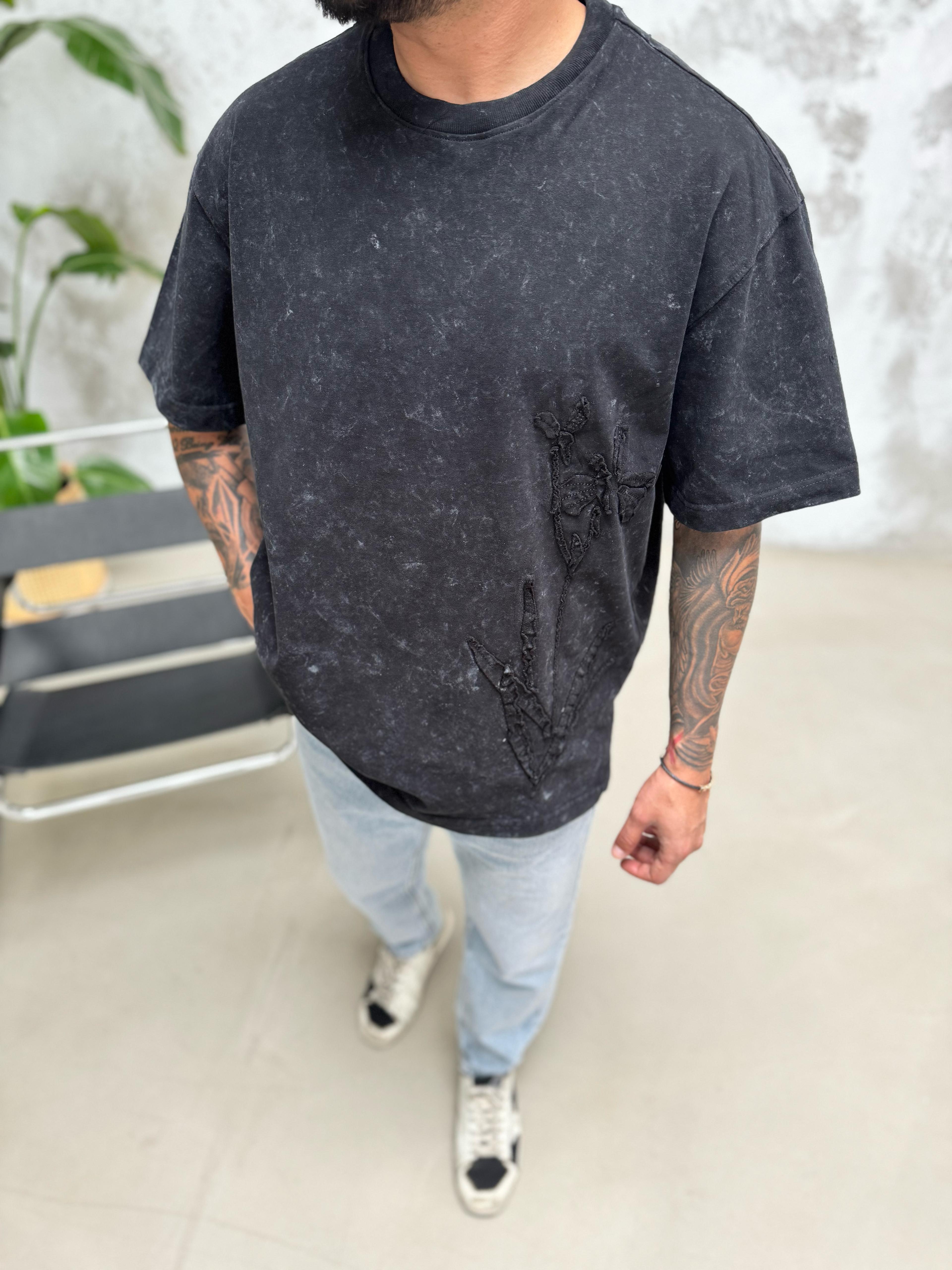 Siyah Desenli T-Shirt