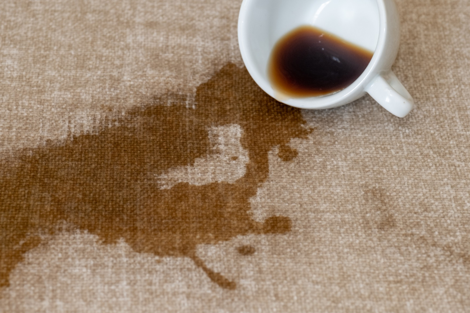 Koltuktan Kahve Lekesi Nasıl Çıkar?