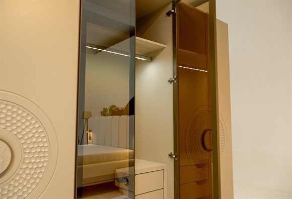 Petek 6 Kapılı Dolap