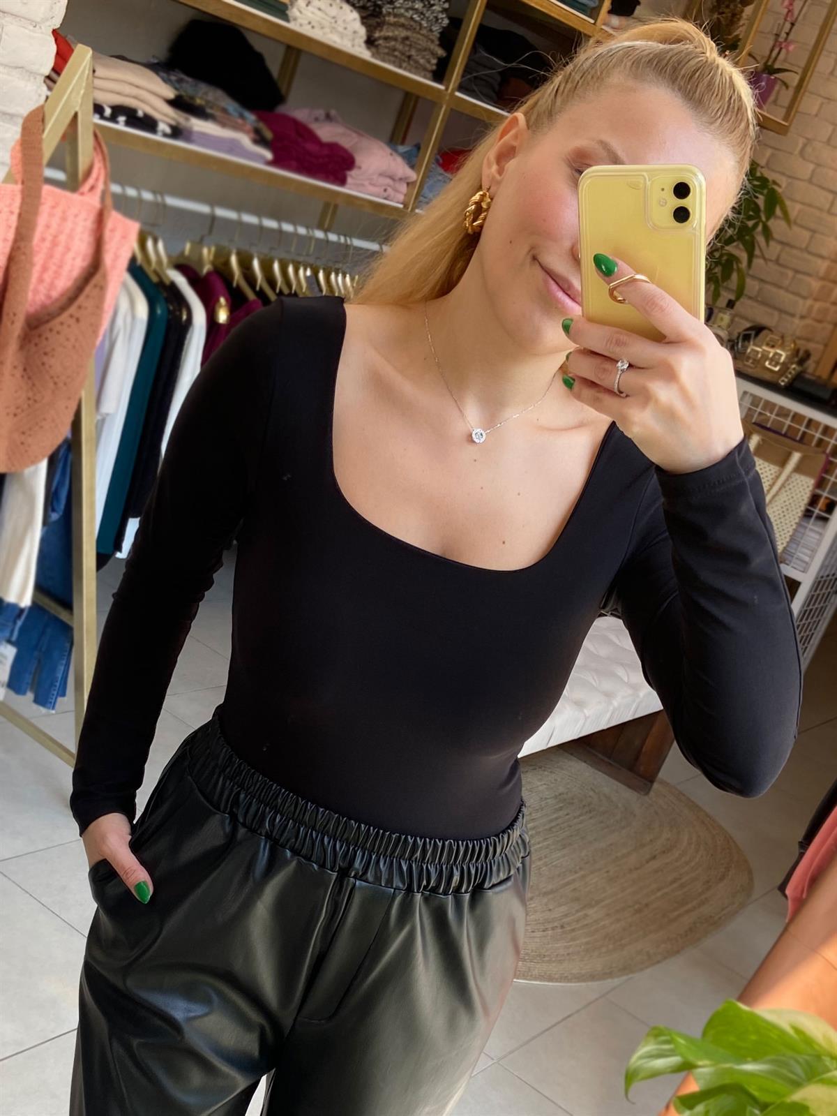Siyah Kare Yaka Çıt Çıtlı Body
