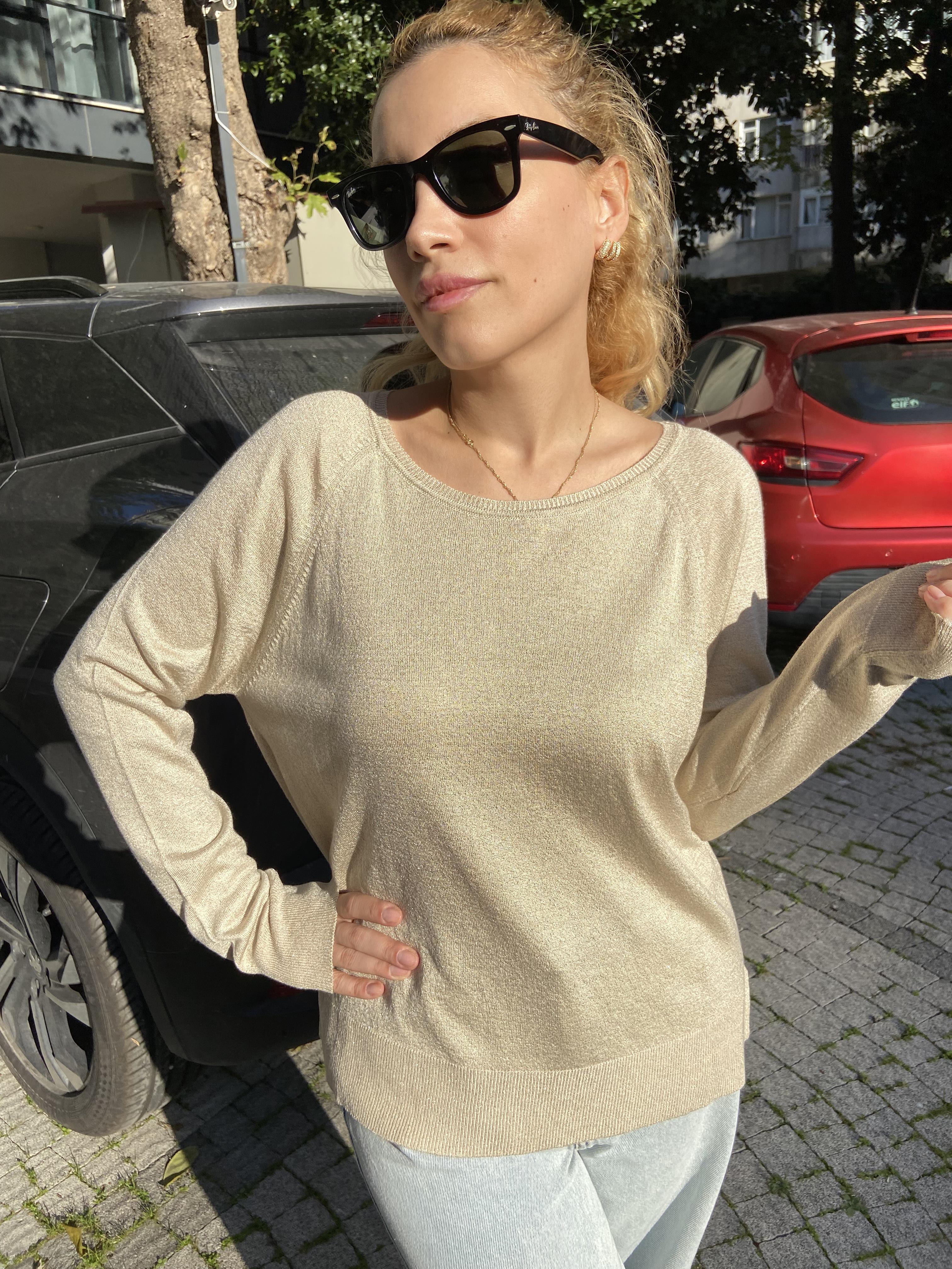 Bej Rengi Bisiklet Yaka Simli İnce Triko Kazak