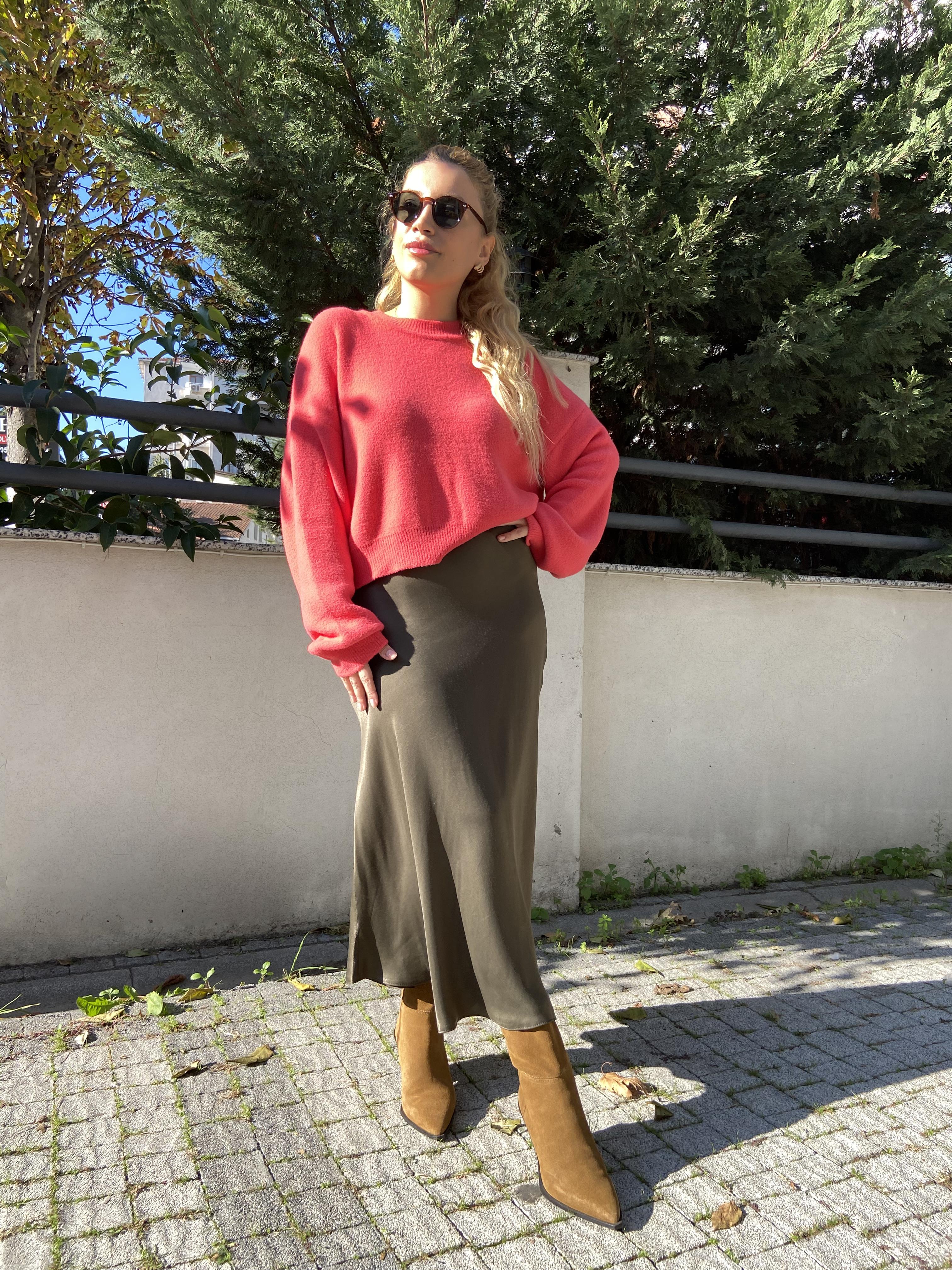 Beli Lastikli Yandan Fermuarlı Haki Renk Saten Etek