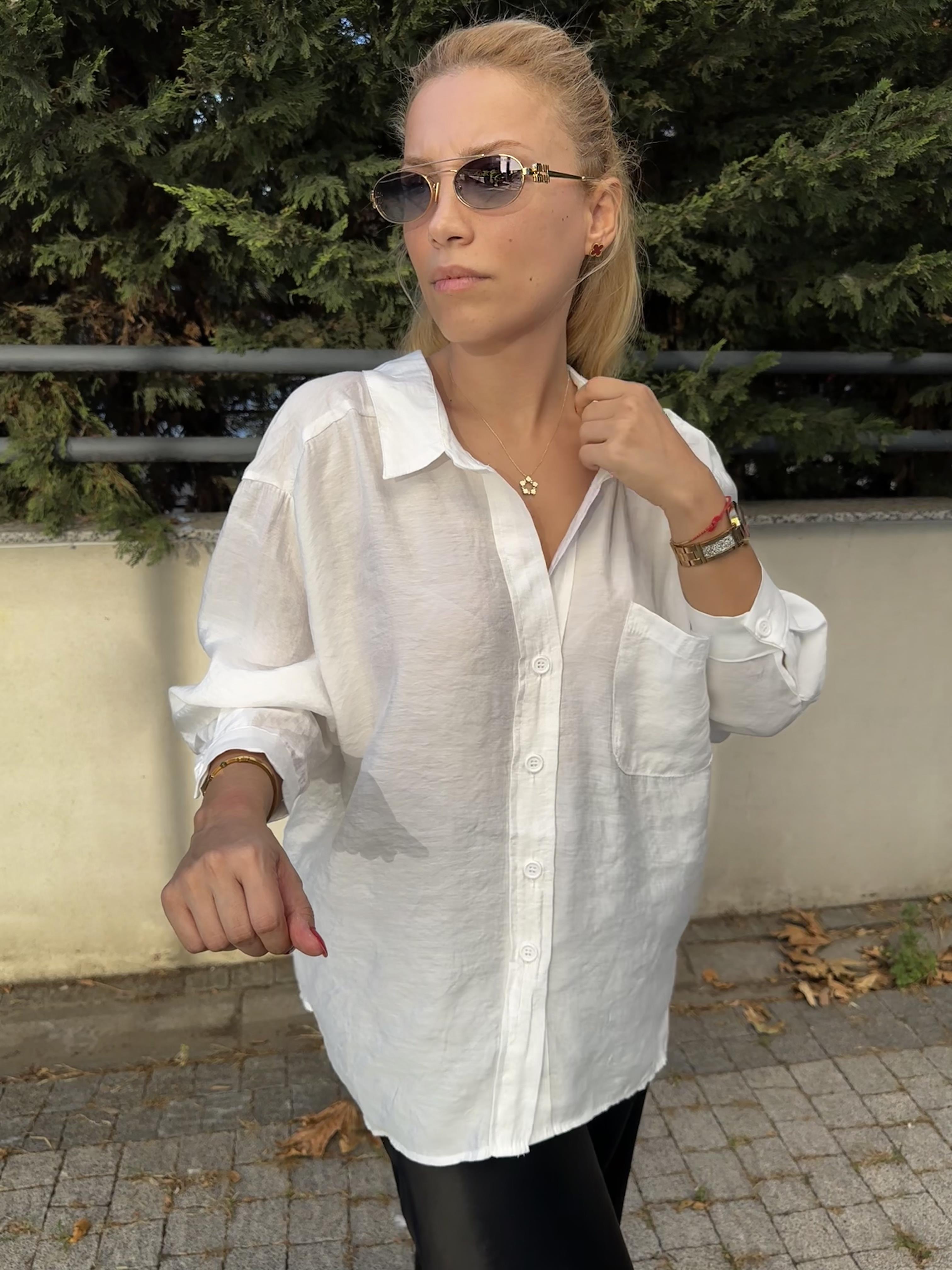 Beyaz Renk Standart Beden Oversize Gömlek