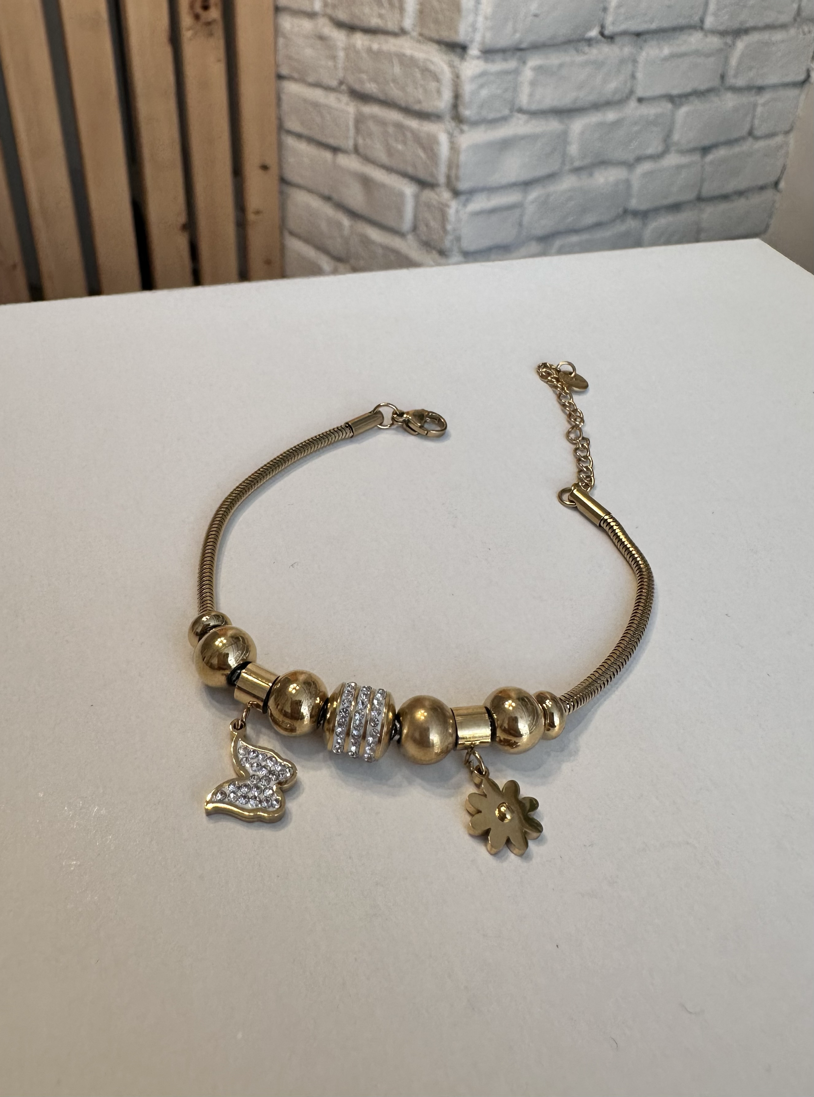 Çelik Gold Renk Kelebek ve Çiçek Charm Detaylı Bileklik