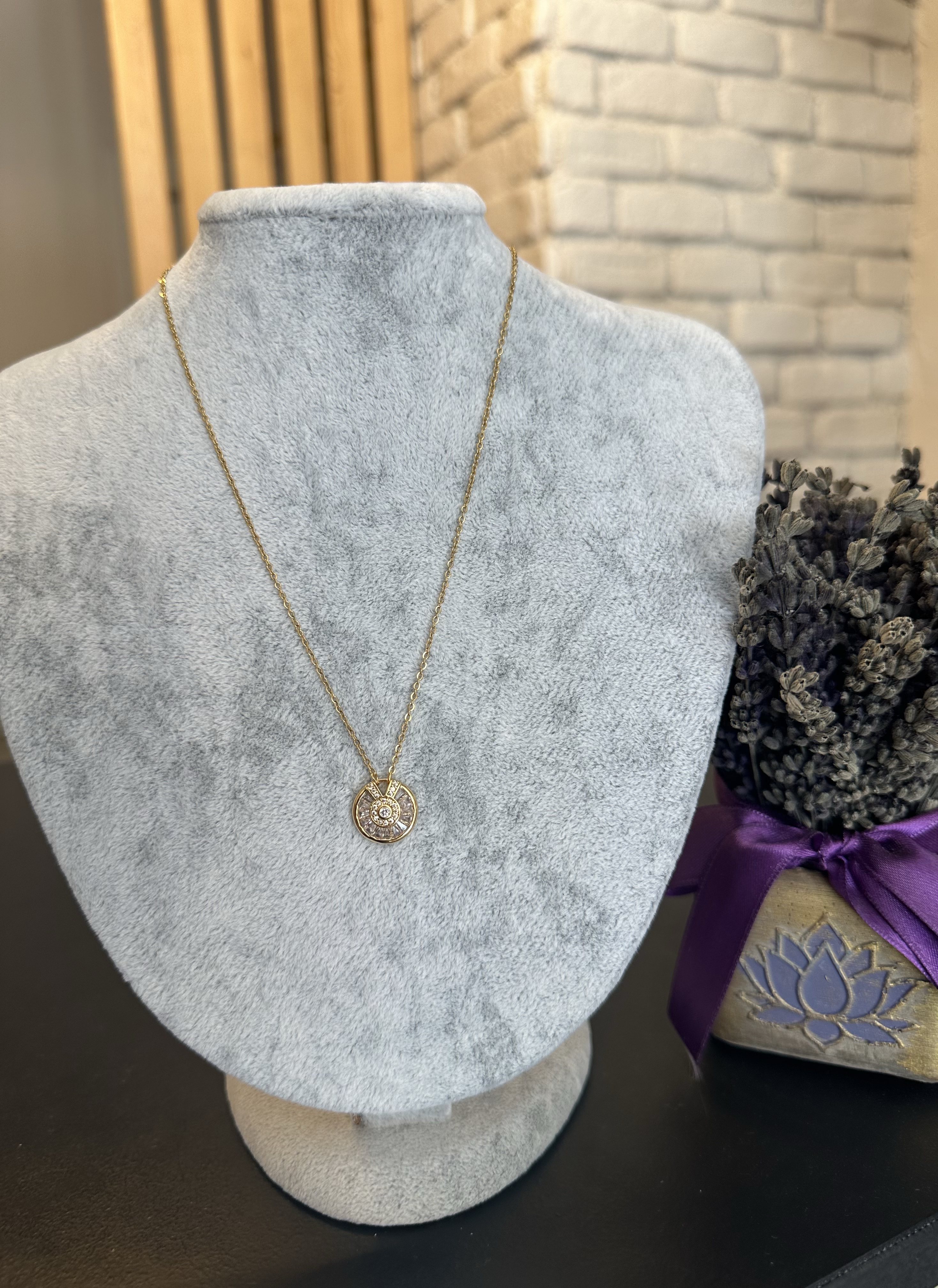 Çelik Gold Renk Minimal Taşlı Kolye
