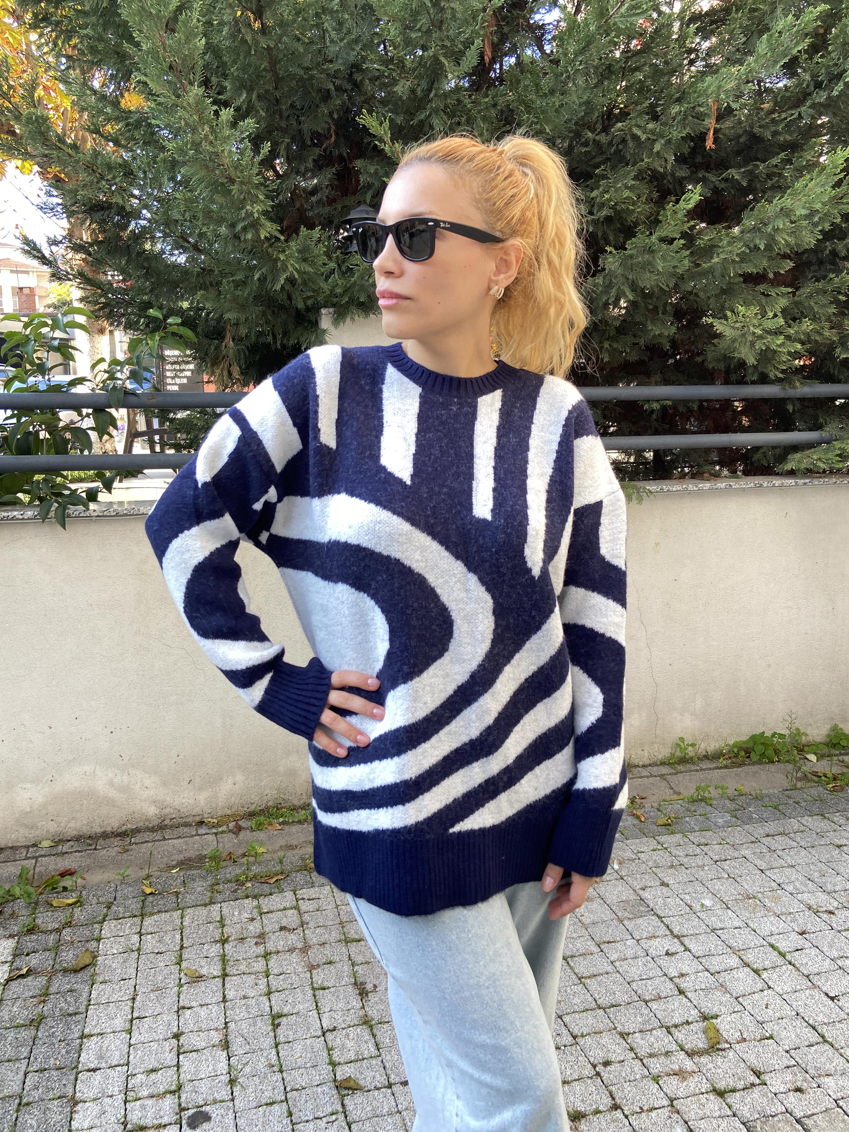 Lacivert/Krem Zebra Desen Yaka Kazak