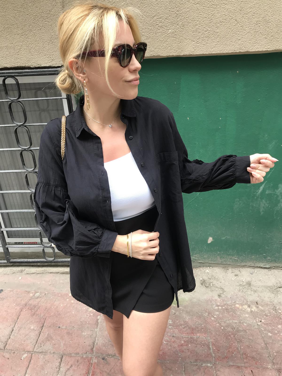 Siyah Kol Detaylı Pamuk Gömlek