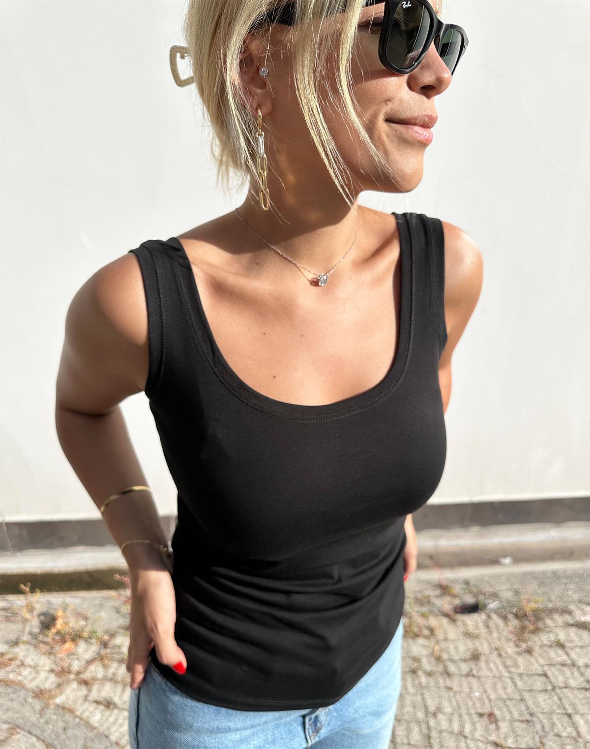 Siyah Renk Oval Yaka Kolsuz Body