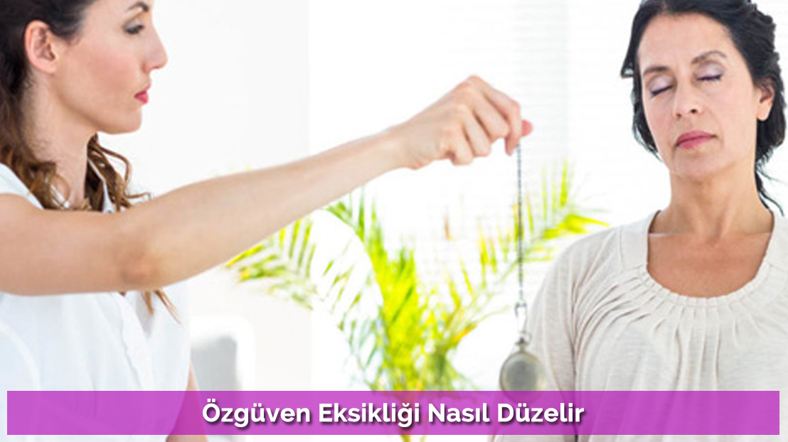 Özgüven Eksikliği Nasıl DüzelirÖzgüven eksikliğini giderebilmek için öncelikle özgüvenin ve özgüven eksikliğinin ne olduğunu anlamak gerekir. Özgüven eksikliği nedir, nasıl anlaşılır ve nasıl düzelir?    Özgüven Ve Özgüven Eksikliği Nedir?    Kişinin kendine olan güveni özgüveni ifade eder. Kendine güvenmenin ilk koşulu kişinin kendini tanıması, potansiyelinin ve kapasitesinin farkında olmasıdır. Potansiyelinin farkında olmak hangi konularda başarılı olunacağı hakkında ipucu verir.    Kişinin kendini yeterince tanımaması neler başarabileceğini bilmemesi özgüven eksikliğinin ortaya çıkmasına neden olur. Özgüven eksikliği kişisel gelişim sürecinin önündeki en büyük engeldir. Peki, kişi kendinde özgüven eksikliği olduğunu nasıl anlar?    Özgüven Eksikliği Nasıl Anlaşılır?    Özgüven eksikliğinin bireyler üzerinde birçok etkisi vardır. Bir kişide özgüven eksikliğinin olduğunu gösteren bazı belirtiler şunlardır:  Özgüveni eksik bireyler özeleştiri yapamaz ve başka insanlar tarafından eleştirilmeyi de zayıflık olarak görürler. Eleştirildiklerinde ise eksiklerini değiştirmek yerine kendini suçlama yoluna giderler.  Farklı ortamlara girmekten çekinirler. Farklı insanlarla bir arada bulunurken gergindirler. Bu nedenle kalabalık ortamlardan kaçarlar.  Kendilerini diğer insanlarla karşılaştırırlar. Başkaları tarafından kıyasa maruz kalırlarsa savunmaya geçer ve saldırganlaşabilirler.  Var olan problemlerle baş edemeyeceklerini düşünür, sorunu çözmek yerine bu sorunun neden ortaya çıktığı saplantılı düşüncelere girerler.  Özgüven eksikliği olan bireyler fiziksel olarak da kendini yetersiz bulurlar. Bu bireylerde anksiyete, depresyon, OKB gibi psikolojik rahatsızlıklar da daha sık görülür.   Özgüven Eksikliği Nasıl Giderilir?    Doğru bir yol izleyerek özgüven eksikliği giderilebilir. Bunun için destek almak çok daha faydalı olacaktır. Özgüven eksikliğini gidermenin adımları şöyledir:    Özgüveninizi azaltan durumların ne olduğunu ve hangi koşullarda ortaya çıktığını anlamaya çalışın.  Özgüveniniz düşükken aklınızdan kendinizle ilgili nasıl düşünceler geçtiğini fark edin.  Düşüncelerinizin olumsuz olduğunu anladığınızda kendinizi suçlamak ve kaçmak yerine meydan okuyun.  Hata yapma hakkınızın olduğunu ve mükemmel olmak zorunda olmadığınızı kabul edin.  Kişisel gelişim hakkında bilgi edinin ve kendinizi geliştirmek için zaman ayırın.  Her konuda iyi olmaya çalışmak yerine iyi olduğunuz konularda başarı elde etmeye çalışın.  Sağlığınıza dikkat edin. Kendinize karşı kibar olun. Kişisel bakımınızı ihmal etmeyin.  Her şeyi tek başınıza yapmak zorunda olmadığınızı unutmayın ve gerektiğinde çevrenizden yardım almaktan çekinmeyin.