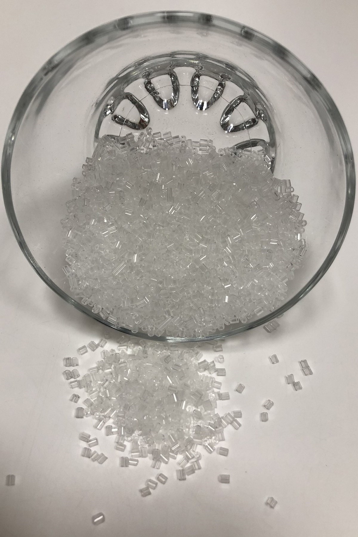 Az Şeffaf Beyaz Kesme Boncuk 50 gr