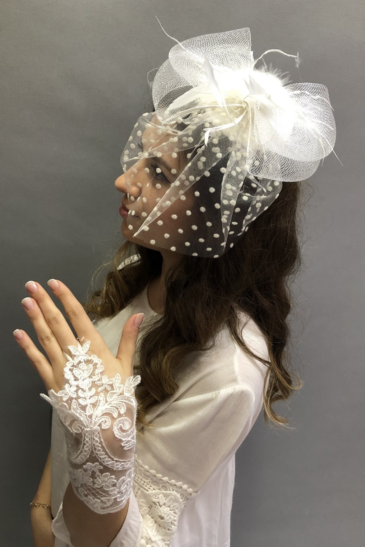 Beyaz Dantelli Açık Eldiven-Puantiyeli Vualet Nikah Şapkası