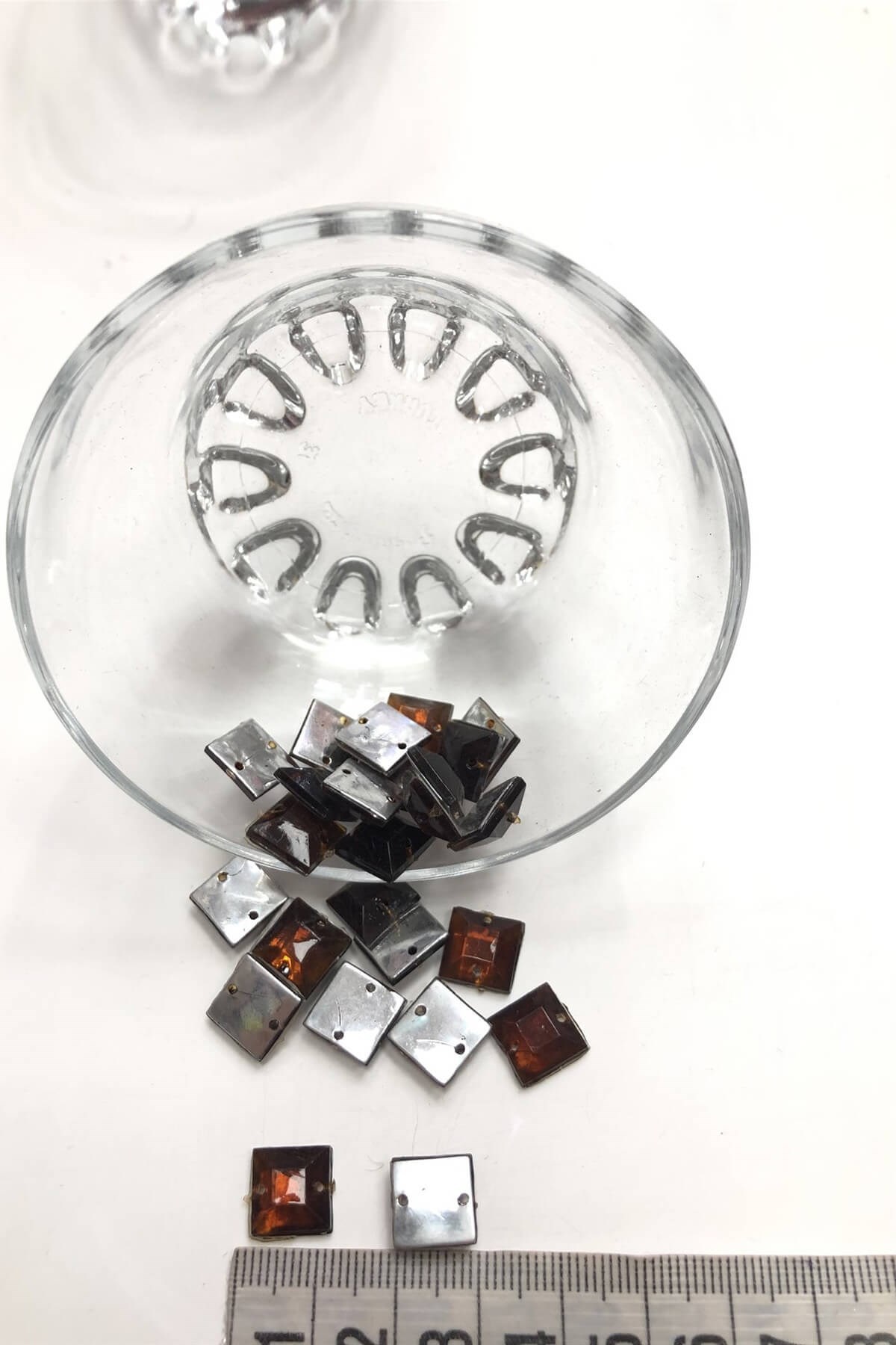 Kahve Kare Plastik Dikme Taş 20 gr
