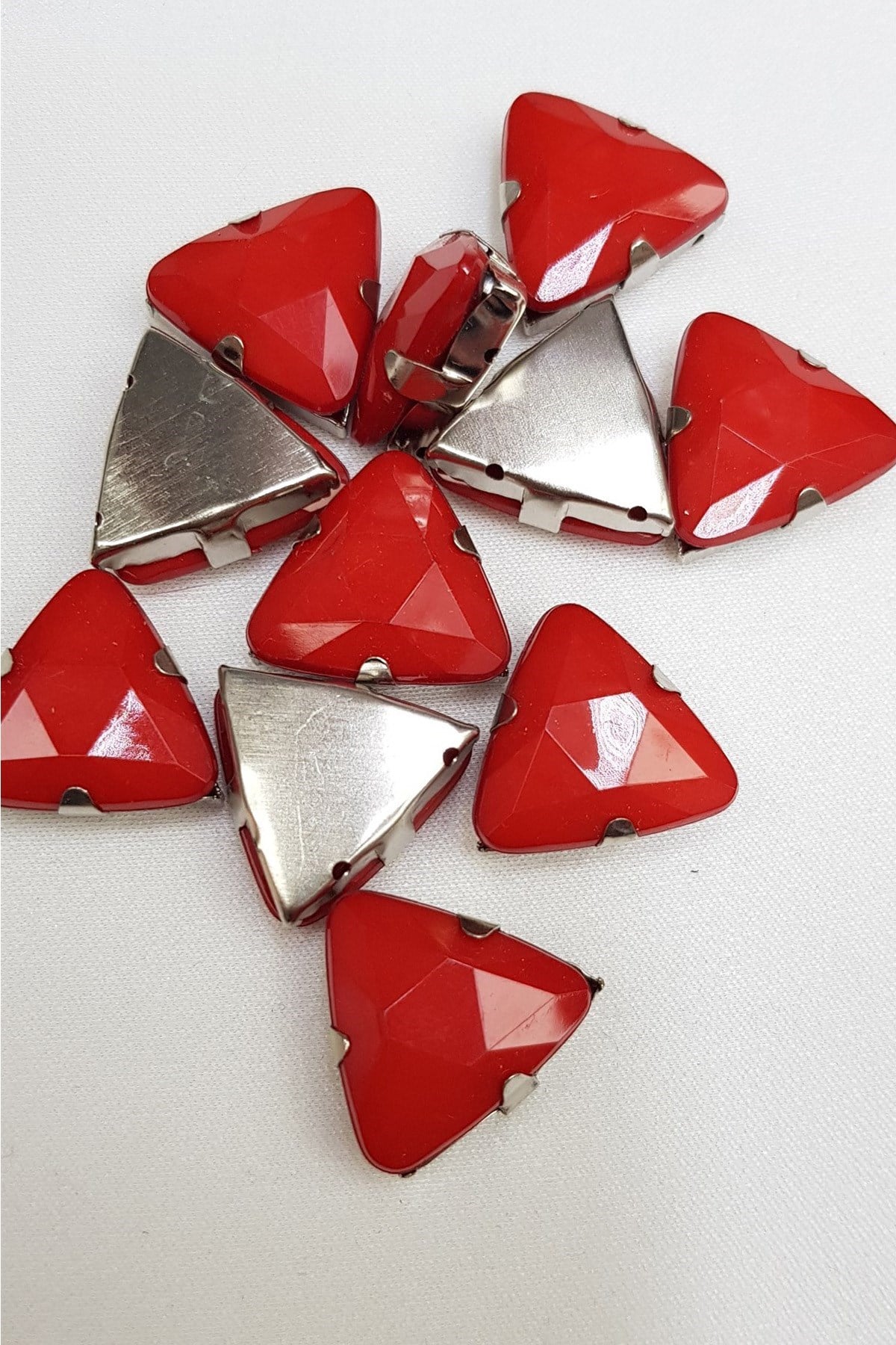 Kırmızı Üçgen Kasalı Dikme Taş 2 cm 10 adet