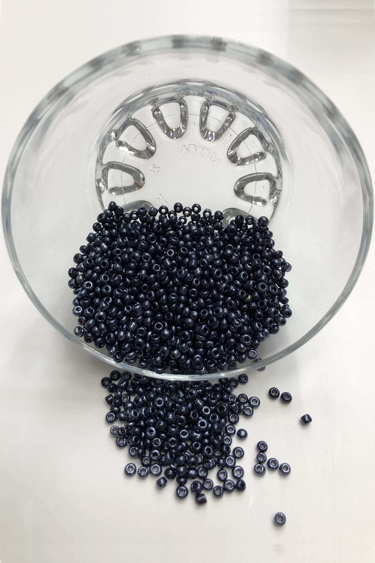 Koyu Gri Kum Boncuk Orta Boy 3 mm 50 gr