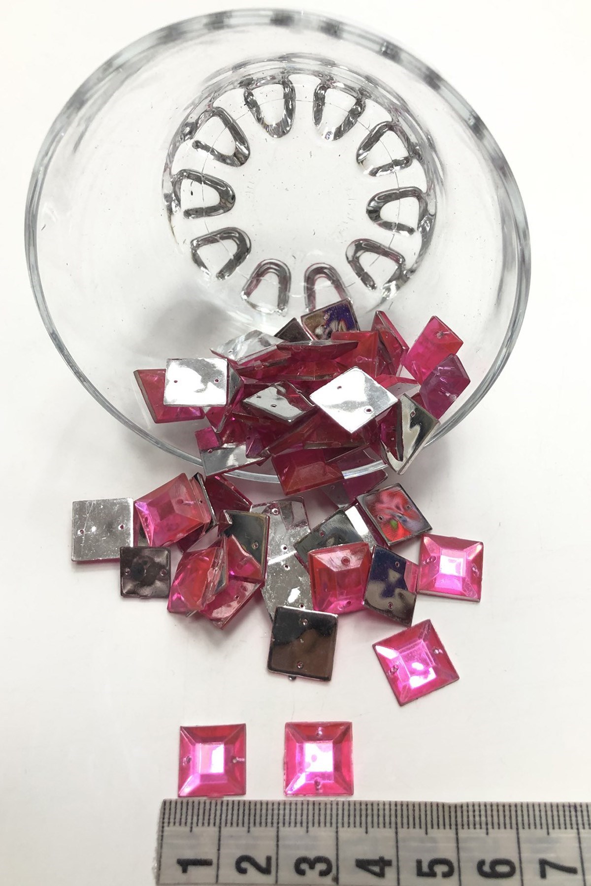 Pembe Kare Plastik Dikme Taş 20 gr