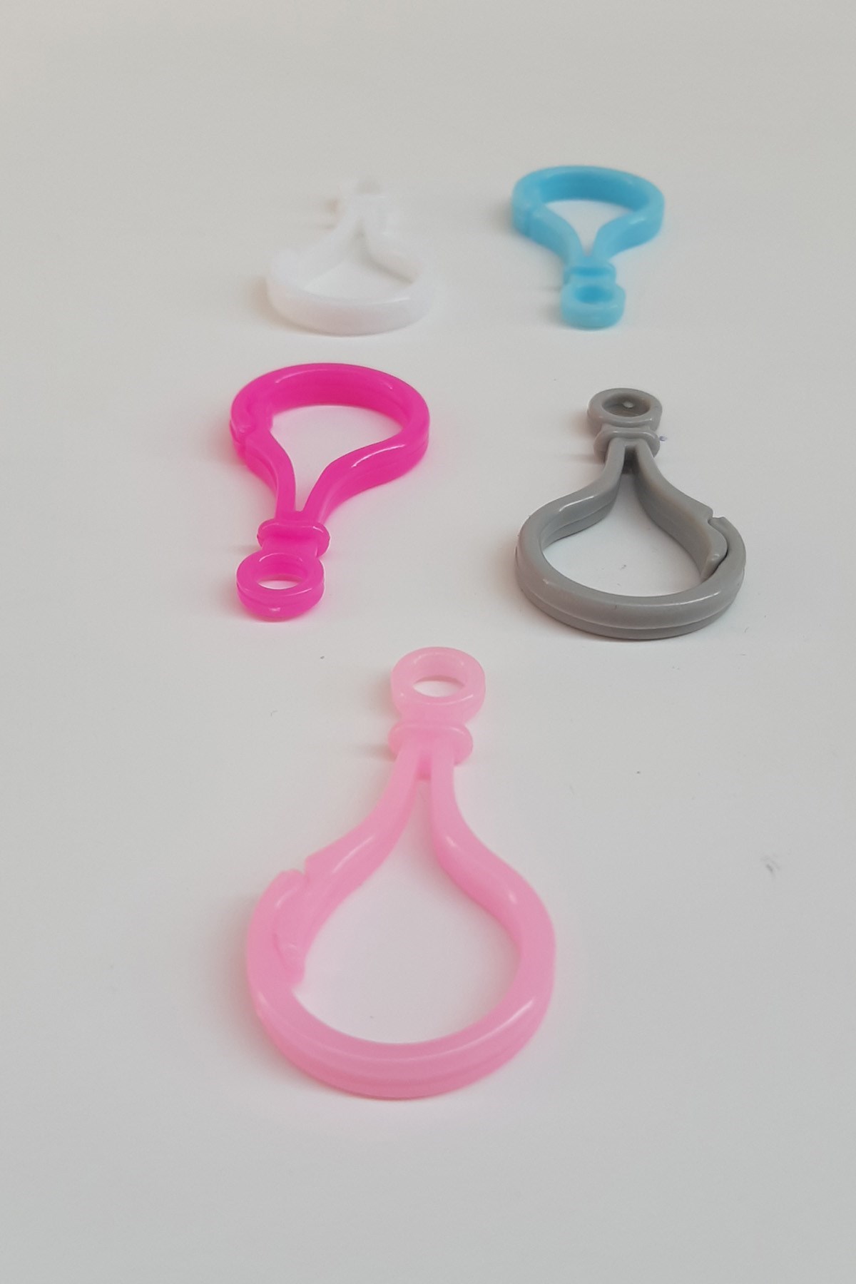 Plastik Soru İşareti Renkli Emzik Askısı
