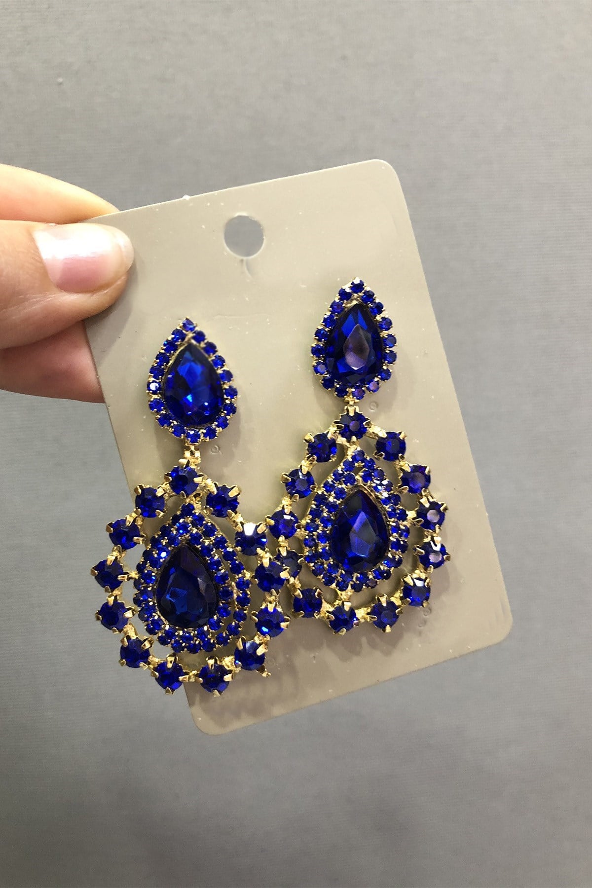 Saks Mavisi Kristal Cam Taşlı Altın Sarısı Küpe